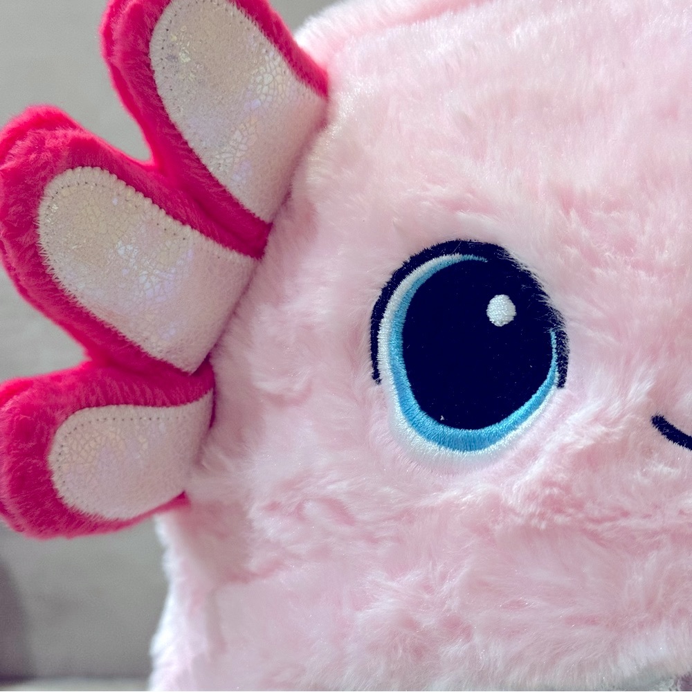 PINK CHARACTER BEANIE.  NWOT.   CUTE BEANIES ARE ALWAYS IN STYLE. - Picture 6 of 9